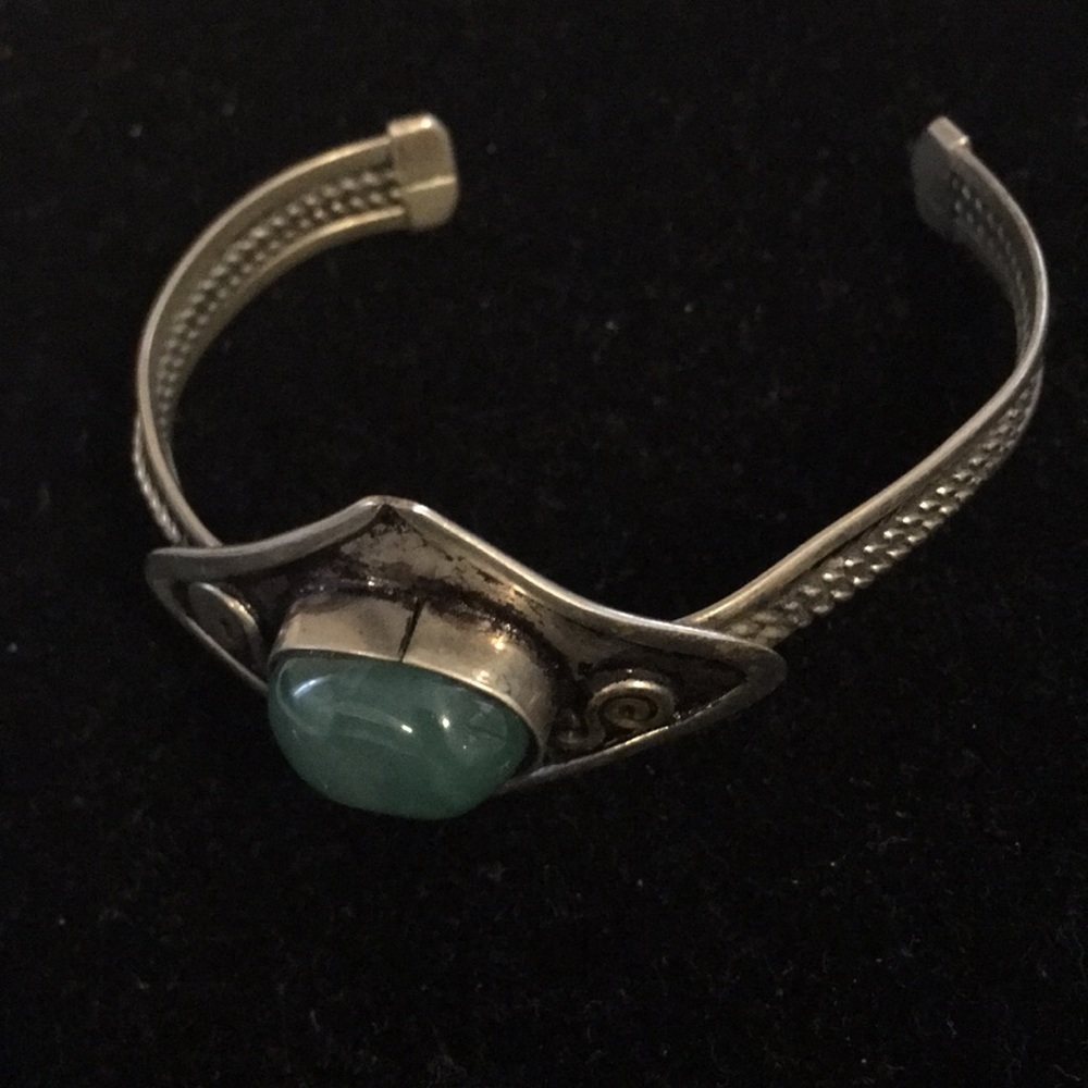 Bangle bracelet green stone